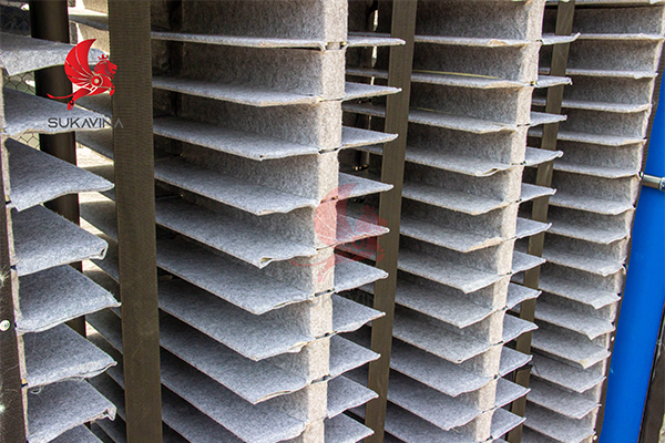  xe đẩy trolley công nghiệp được dán nỉ bao quanh chống làm xước trầy con hàng